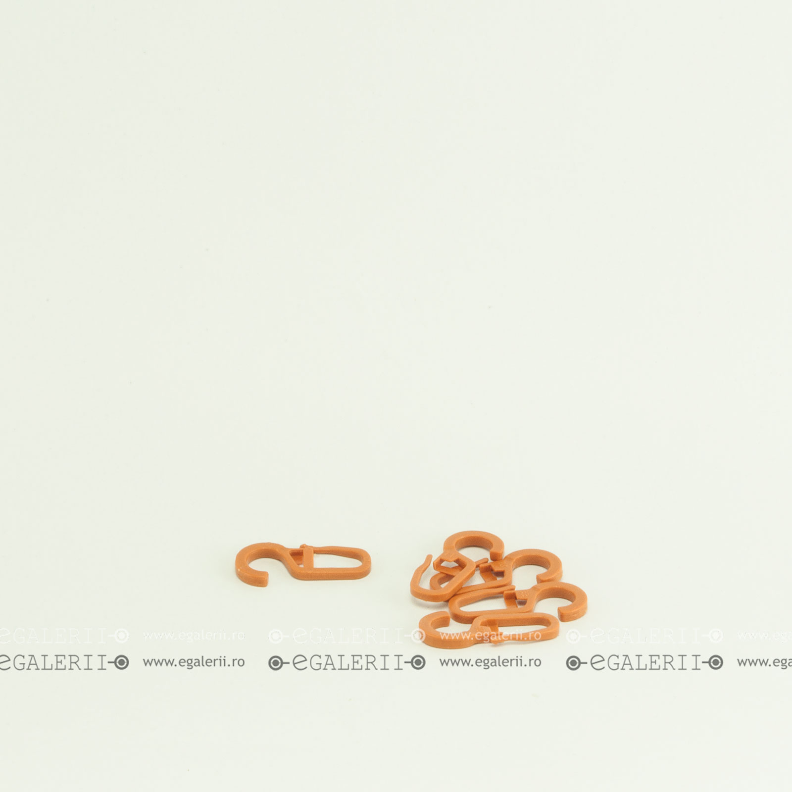 Carlige din plastic pentru inele din lemn/ galerie Cires - set 20 buc