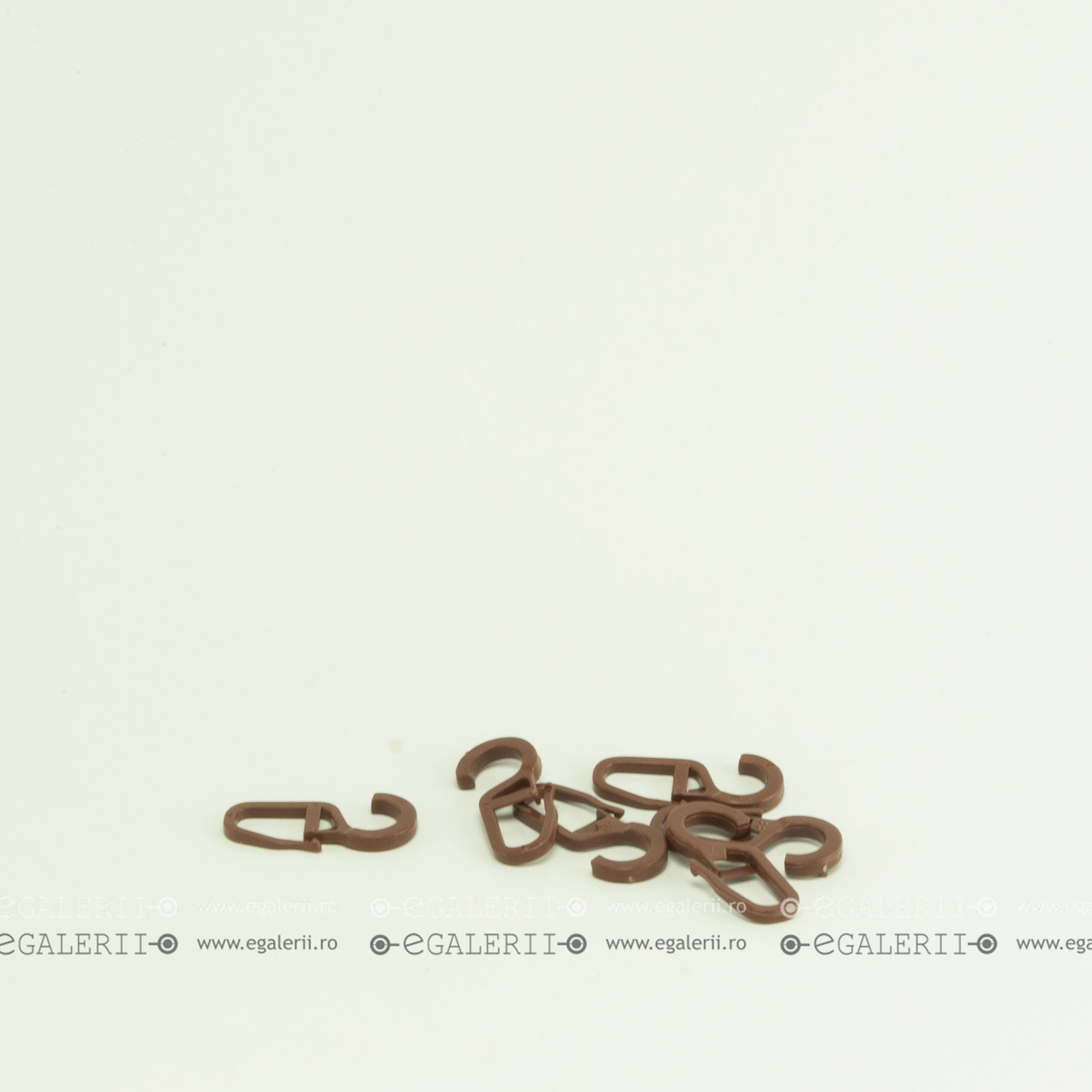 Carlige din plastic pentru inele din lemn/ galerie Nuc - set 20 buc